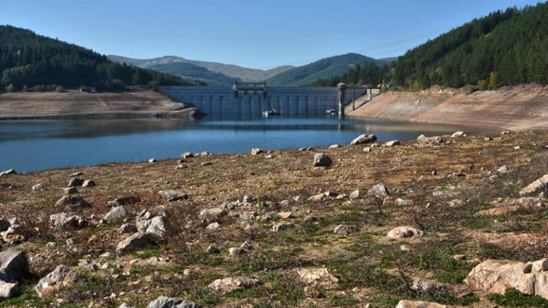 Около 40 хил. българи са на воден режим заради недостиг на вода във водоемите