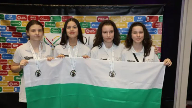 Три медала за националния ни отбор на олимпиадата по информатика за момичета (EGOI) в Нидерландия
