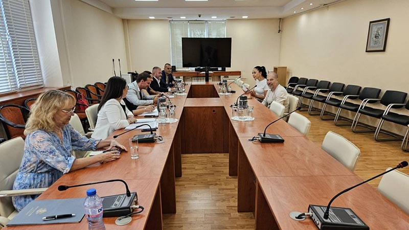 Правителството предлага да подкрепи WEBIT с наема на зала, вместо с 5 млн., обещани от Денков