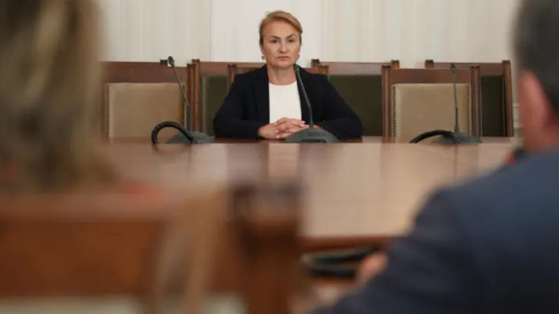 Само Красимира Катинчарова дойде на преговорите с ИТН