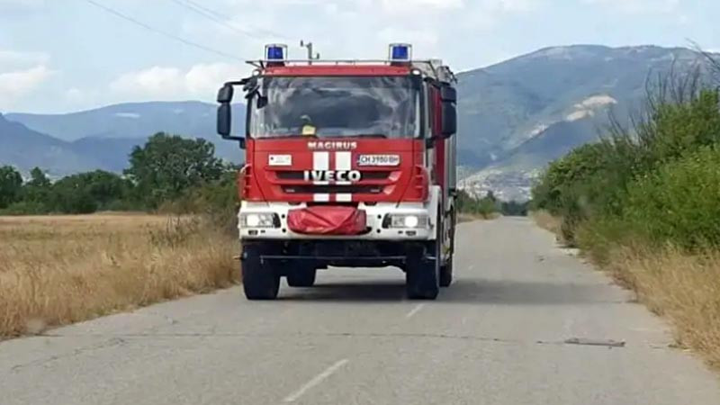 Пожар гори край „40-те извора“ в община Асеновград, гасят го 11 екипа