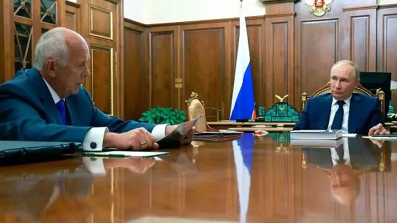 Шефът на Ростех докладва на Путин: Увеличихме в пъти производството на танкове и оръдия