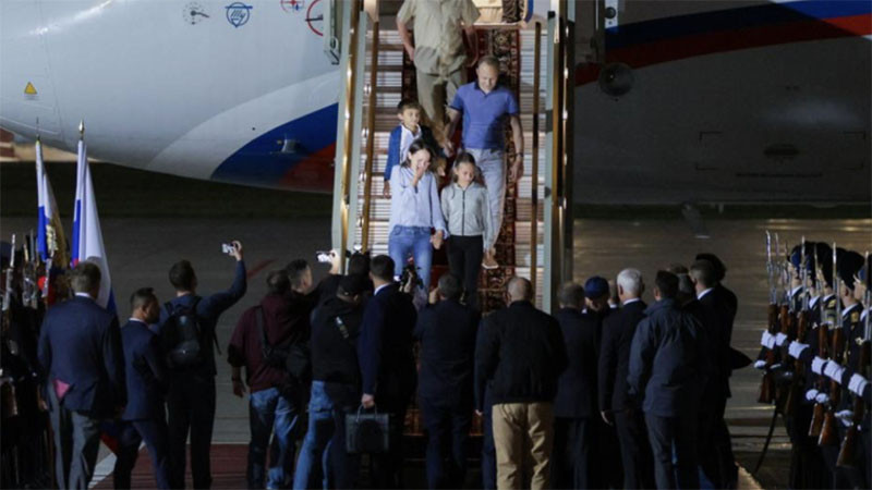 Песков: Децата на разменените руски разузнавачи едва в самолета научиха, че са руснаци