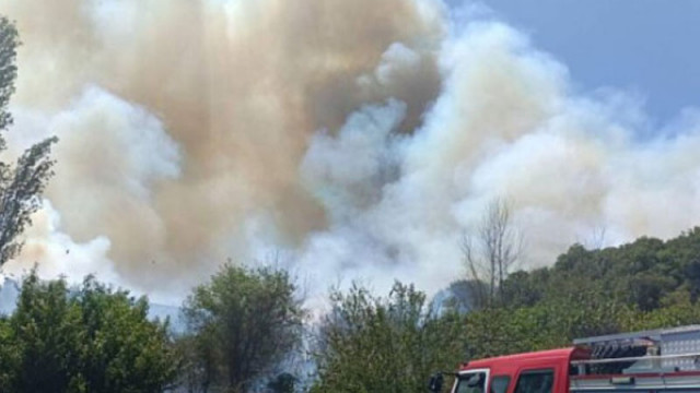 Ситуацията с огнената стихия се усложнява Усложнява се ситуацията с
