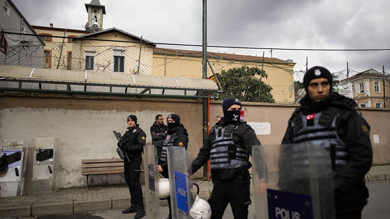 Турската полиция конфискува над тон и половина синтетични наркотици