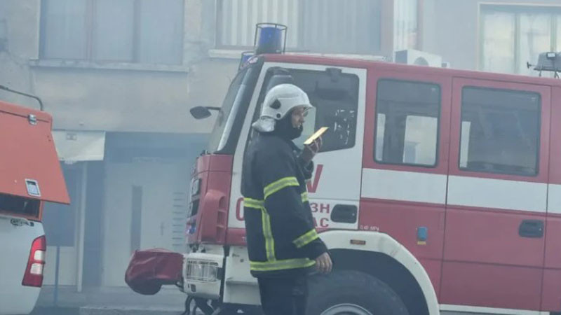 Пожар в жилищна сграда в София