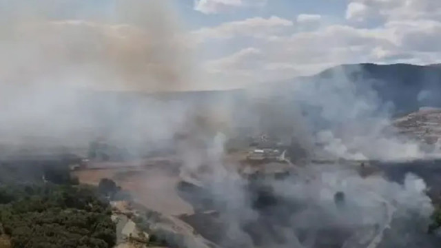Голям пожар край Бобошево, търсят се доброволци