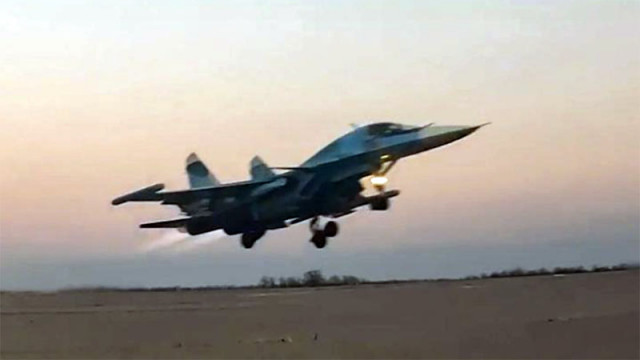 Руски изтребител-бомбардировач Су-34 порази техниката на ВСУ в Курска област