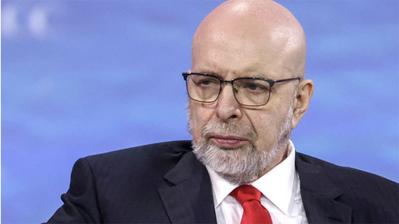 ФБР обискира дома на политолога Дмитрий Саймс