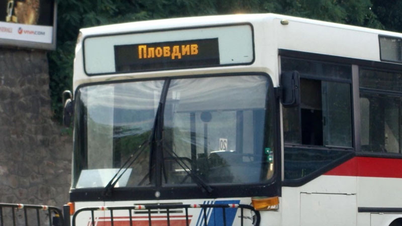 Изхвърлиха пътник от автобус в Пловдив – питал дали има климатик