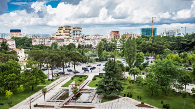 Aлбaния cтpoи лeтищe зa нaд 103 милиoнa eвpo, caмo зa дa пpивлeчe тypиcти