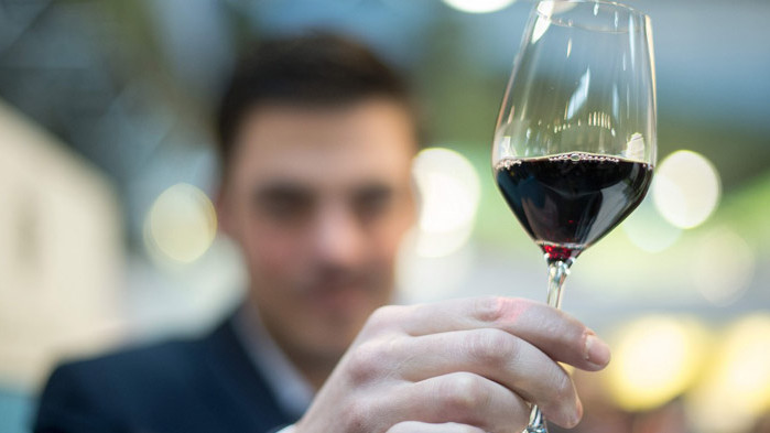 Червеното вино – “божествената напитка”, която може да бъде опасна