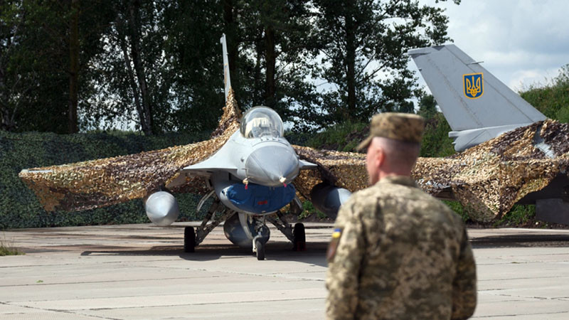 Първи украински Ф-16 вероятно е унищожен при руски удар срещу летище Староконстантинов