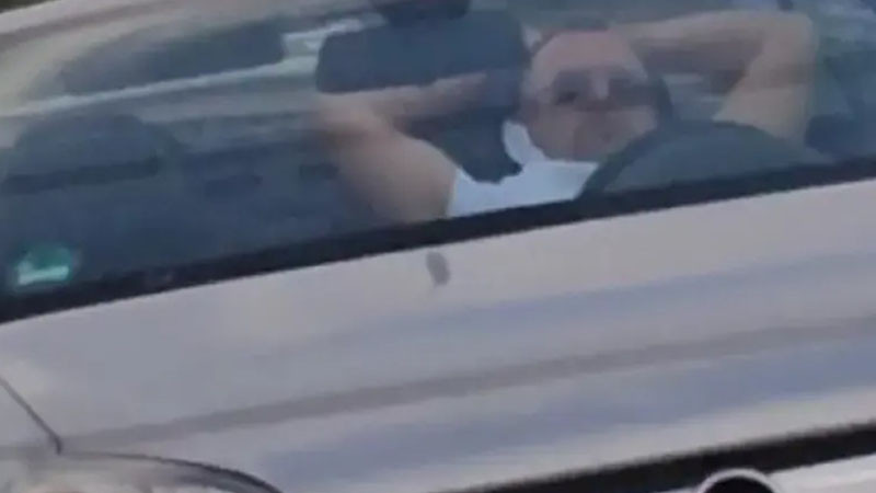 Мъжът, шофирал без ръце на Тракия, се оправдал пред органите