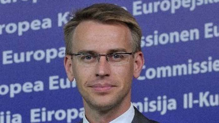 ЕС: Сърбия и Косово могат да подкопаят надеждите за членство с местенето на посолства