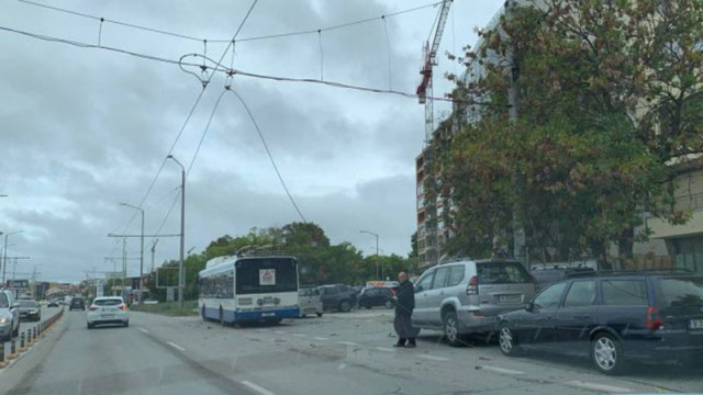 Временно е спряно движението на тролейбусите по бул Сливница във