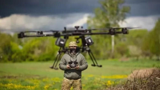 Оператор на руски FPV дрон от групата Хана на чеченските