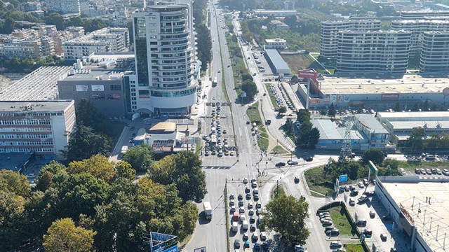 Асфалтират преходните трасета между северното и южното платно по бул. „Вл. Варненчик“ до Двете кули