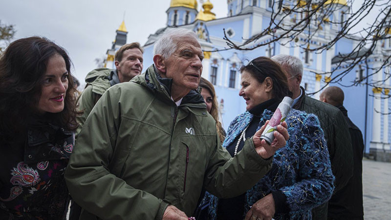Жозеп Борел от Киев: Още 15 000 украински войници ще бъдат обучени в ЕС до края на зимата