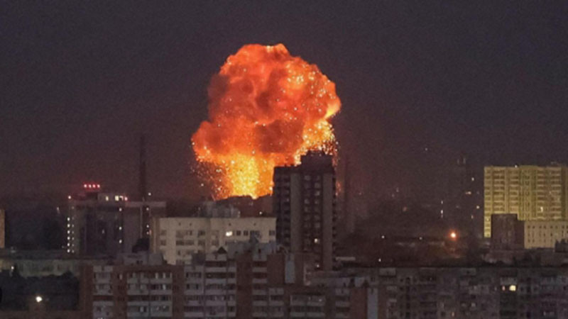 Взривове проехтяха в Киев, част от града остана без електричество