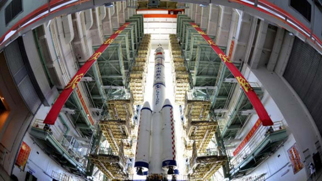 Китай изведе в орбита и успешно приземи своя космическа совалка за многократно използване