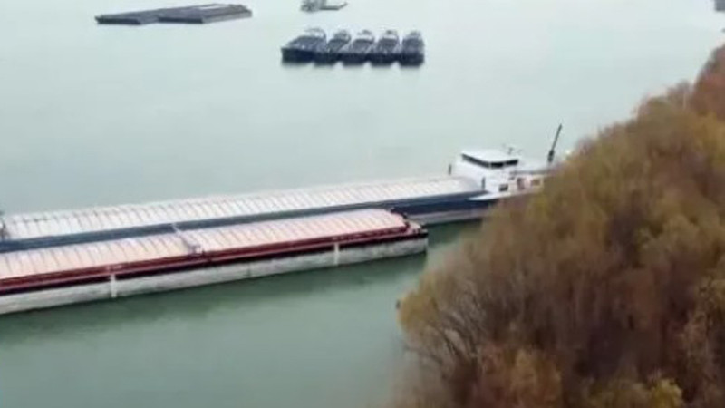 Без ток и храна: Украински моряци бедстват на арестуван кораб близо до пристанището в Русе