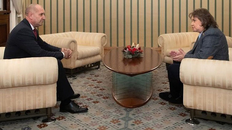Първа среща на Радев с Киселова като председател на парламента