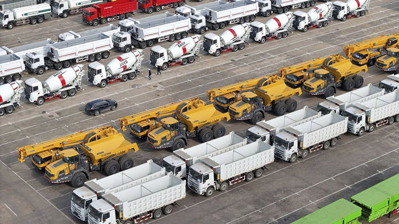 Пекин залага рекорден бюджетен дефицит от 4%