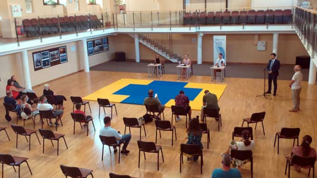 Брат и сестра помагат на деца да се справят с агресията в училищата в Чехия