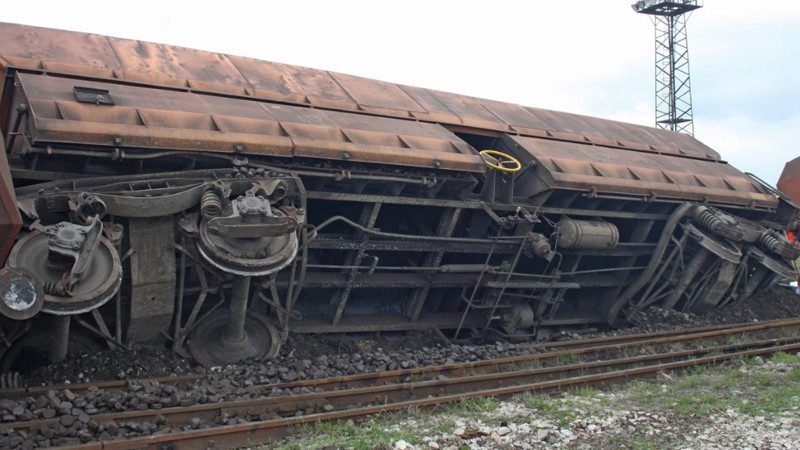 Станалият по-рано днес инцидент, при който четири вагона от влак, превозващ