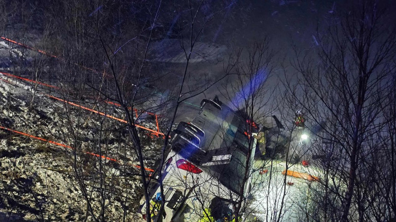 Трима души загинаха при автобусна катастрофа в Норвегия