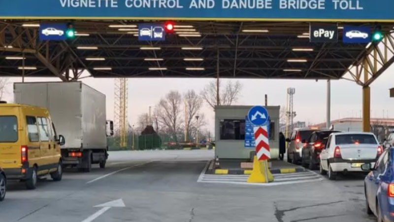 Вътрешните министри на България и Румъния вдигат бариерата на Дунав мост в Русе на Нова година