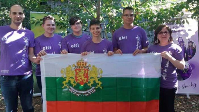 Български ученици спечелиха седем медала на Европейската младежка олимпиада по информатика