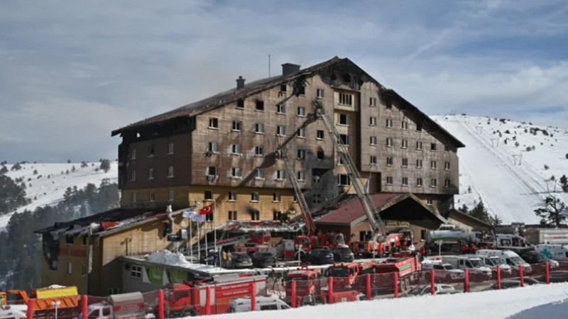 76 души вече са загинали при пожара, избухнал в хотел