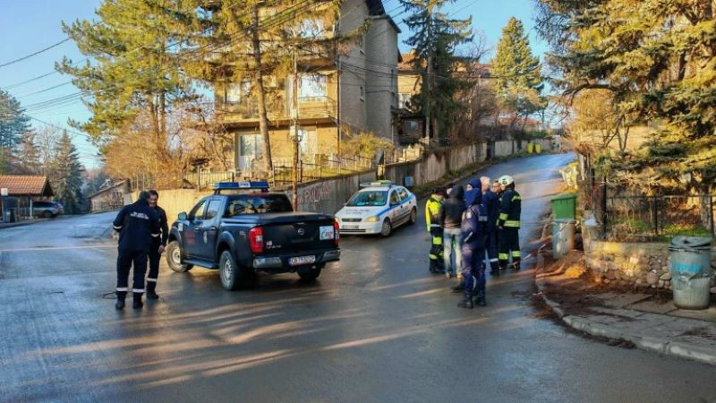 Продължава издирването на мъж и жена след взрива в Банкя