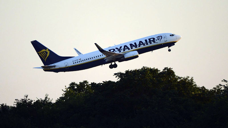 Ryanair ще превозва по-малко пътници