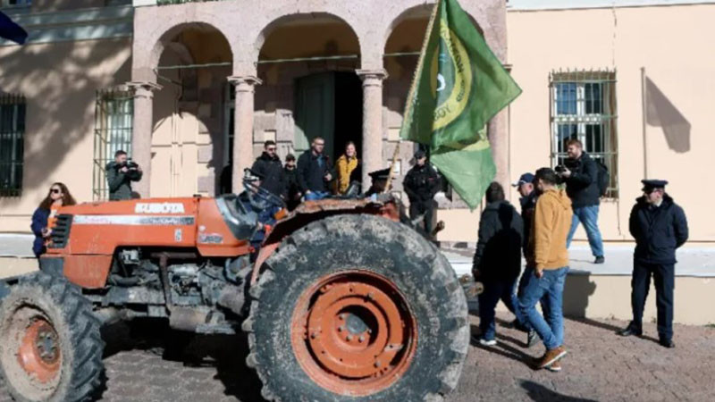 Пореден протест на гръцките фермери блокира за един час магистралата Атина – Солун