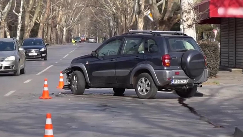 В интензивно отделение остават майката и бебето, които бяха пометени на тротоар в Русе