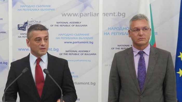 Само Нинова и Кирил Добрев остават в битката за БСП, трима от петима кандидати се отказаха
