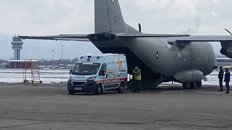 Военният "Спартан" транспортира болно дете от Варна до София