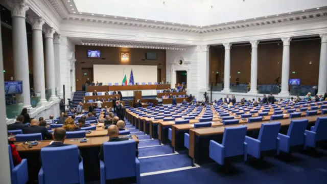Депутатите изслушват в НС двама министри заради евентуално българско участие във войната в Украйна