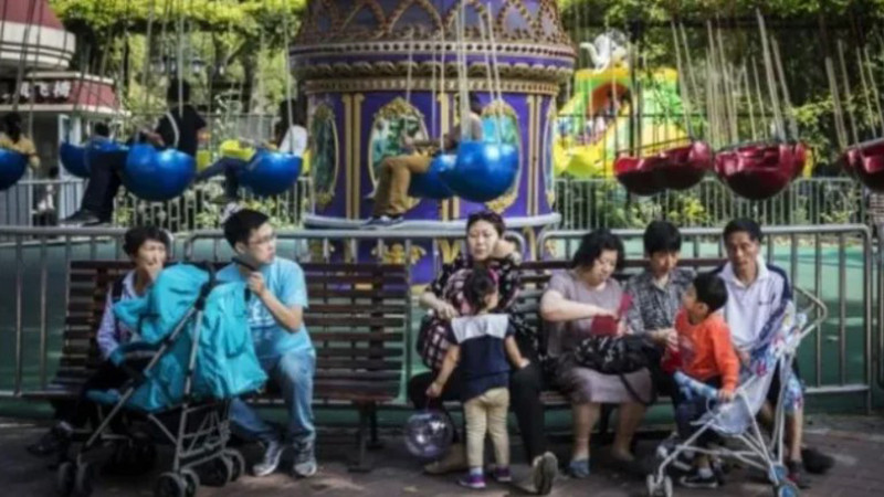 Китай спешно сваля законовата възраст за сключване на брак