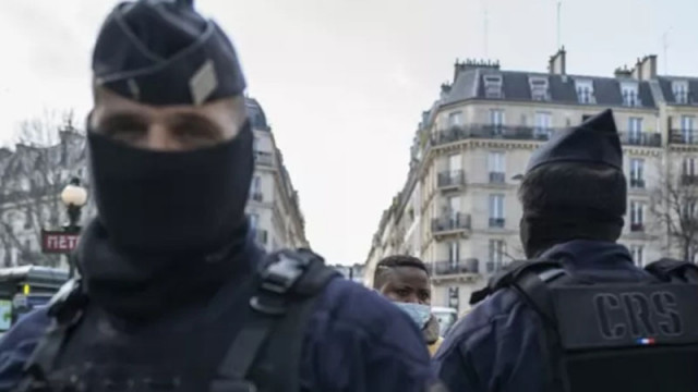 Американка остава в ареста в Париж, подозират, че изхвърлила бебето си през прозореца на хотел