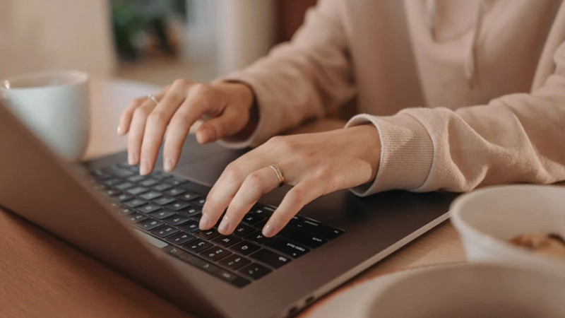 70% от гражданите на ЕС използваха онлайн обществени услуги през 2024 г., а в България едва 31,5%