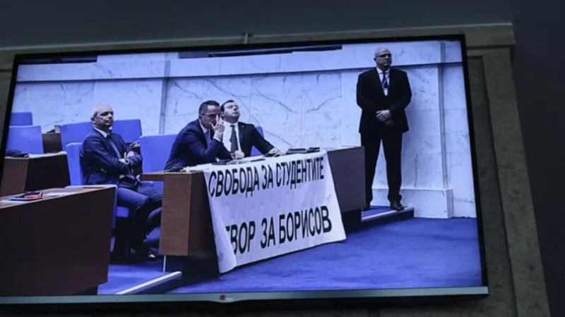 Пак заради "Възраждане": Киселова прекрати заседанието на НС и свика председателски съвет
