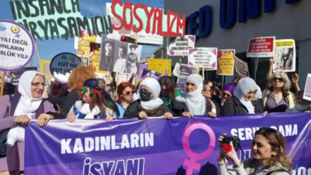 Хиляди жени участваха в митинг за защита на правата на жените в центъра на Анкара
