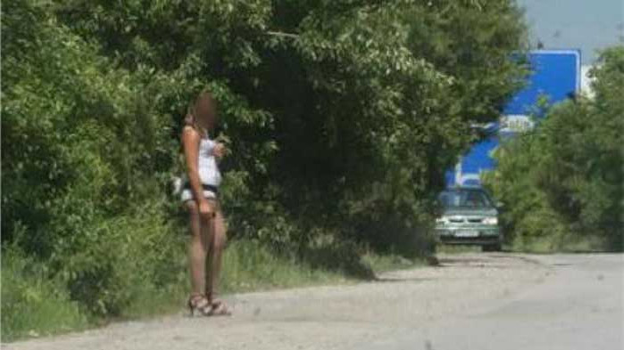 Съдът наложи глоба на 35-годишна жена, проституирала на пътя Варна - Бургас