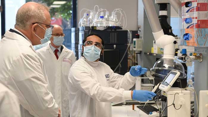 Спряха клиничните изпитания на ваксината за COVID-19 от Оксфорд