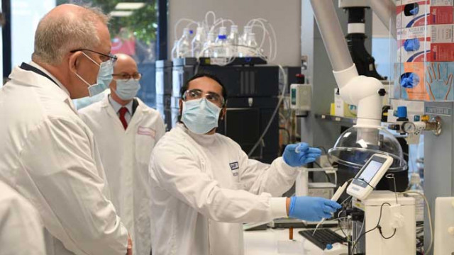 Спряха клиничните изпитания на ваксината за COVID-19 от Оксфорд