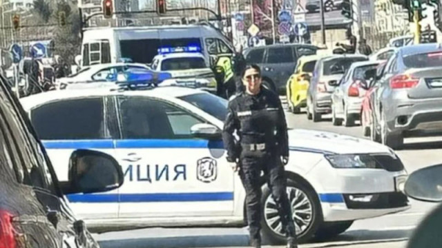 Блъснаха полицай в София